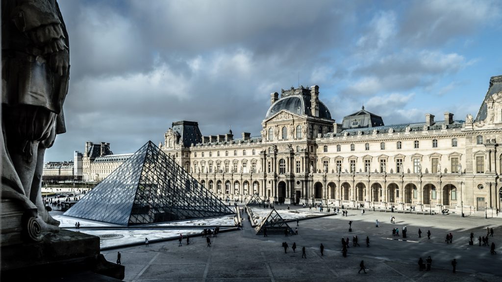 Combien de temps pour visiter le Louvre? Comment visiter le Louvre sans faire la queue