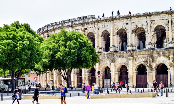 Visiter Nimes hebergement insolite incontournables