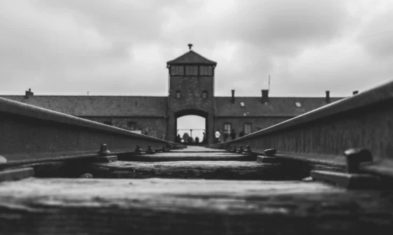 visiter aschwitz birkenau cracovie pologne entree du camp