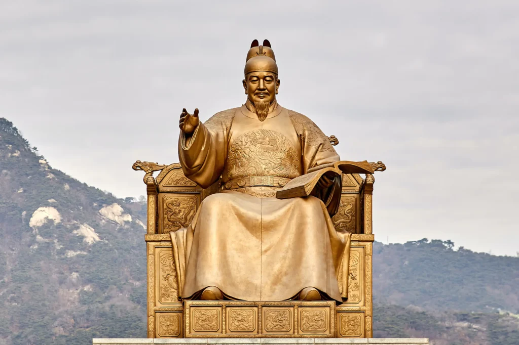 statue gwanghwamun