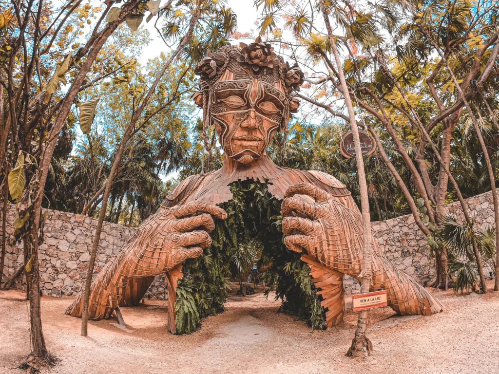 tulum statue