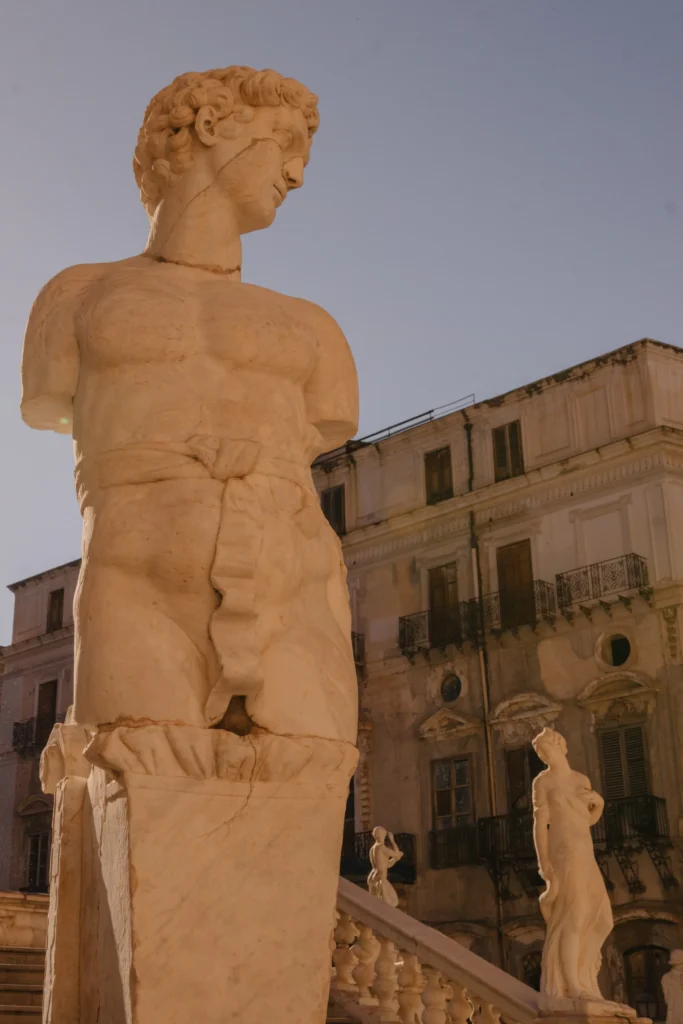 Statue sur la Piazza Pretoria à Palerme en Sicile, Italie